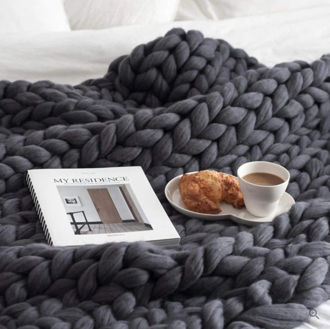 gestrickte decke merinowolle Rueckansicht – Eloramode