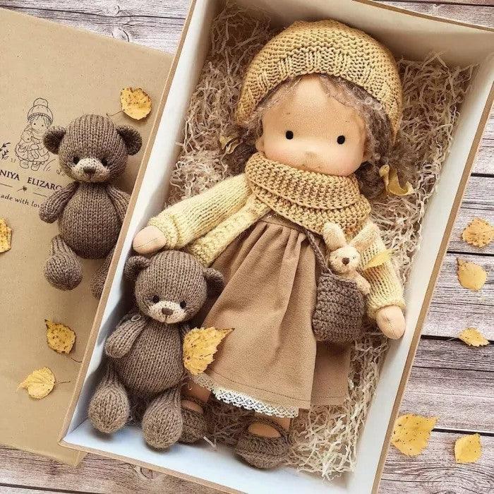 handgefertigte waldorf kuschelpuppe kinder Detailansicht – Eloramode