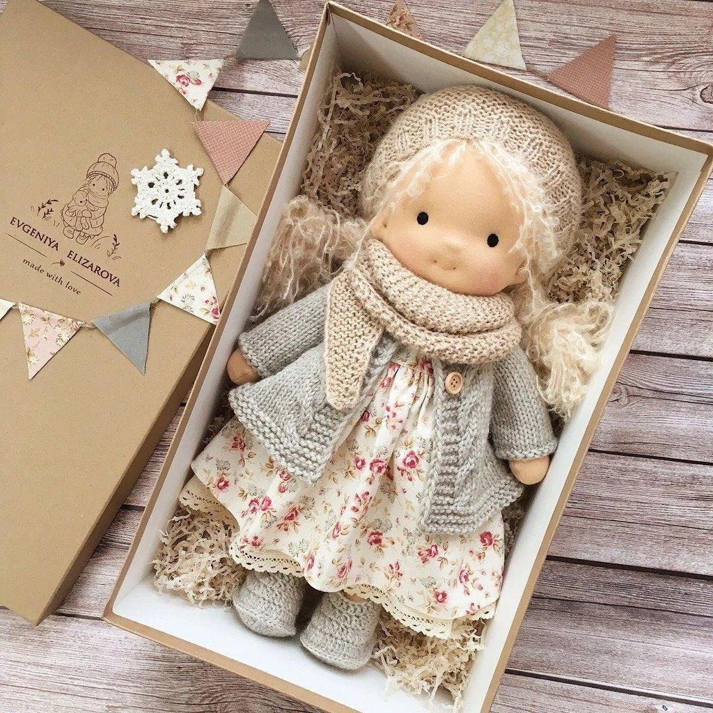 handgefertigte waldorf kuschelpuppe kinder Produktdetails – Eloramode
